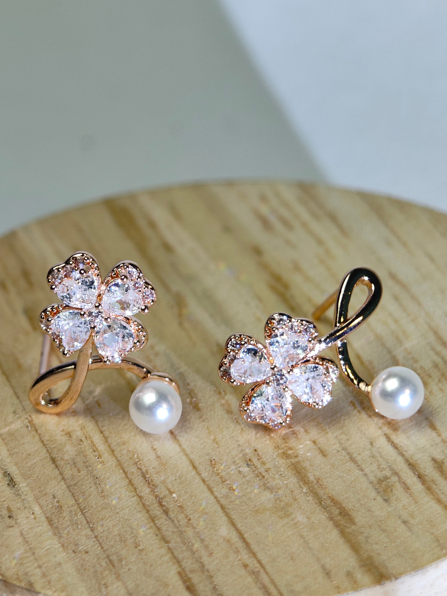 Rohari - Rose Gold Lucky Clover Earring with Pearl