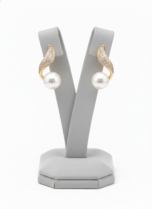 Rohari - Golden Curve Pearl Earring Studs