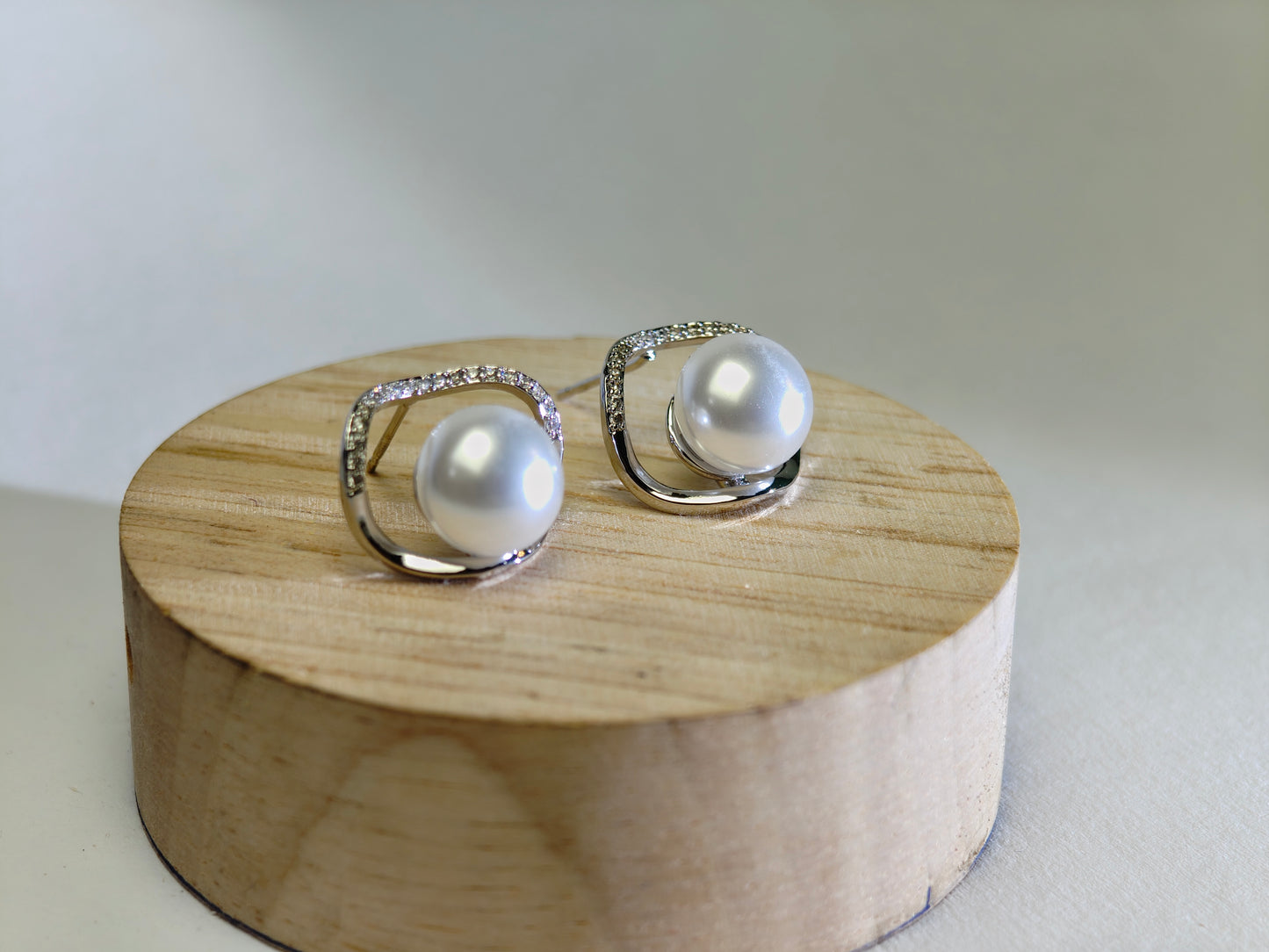 Rohari - Floating Pearl & American Diamond Halo Studs
