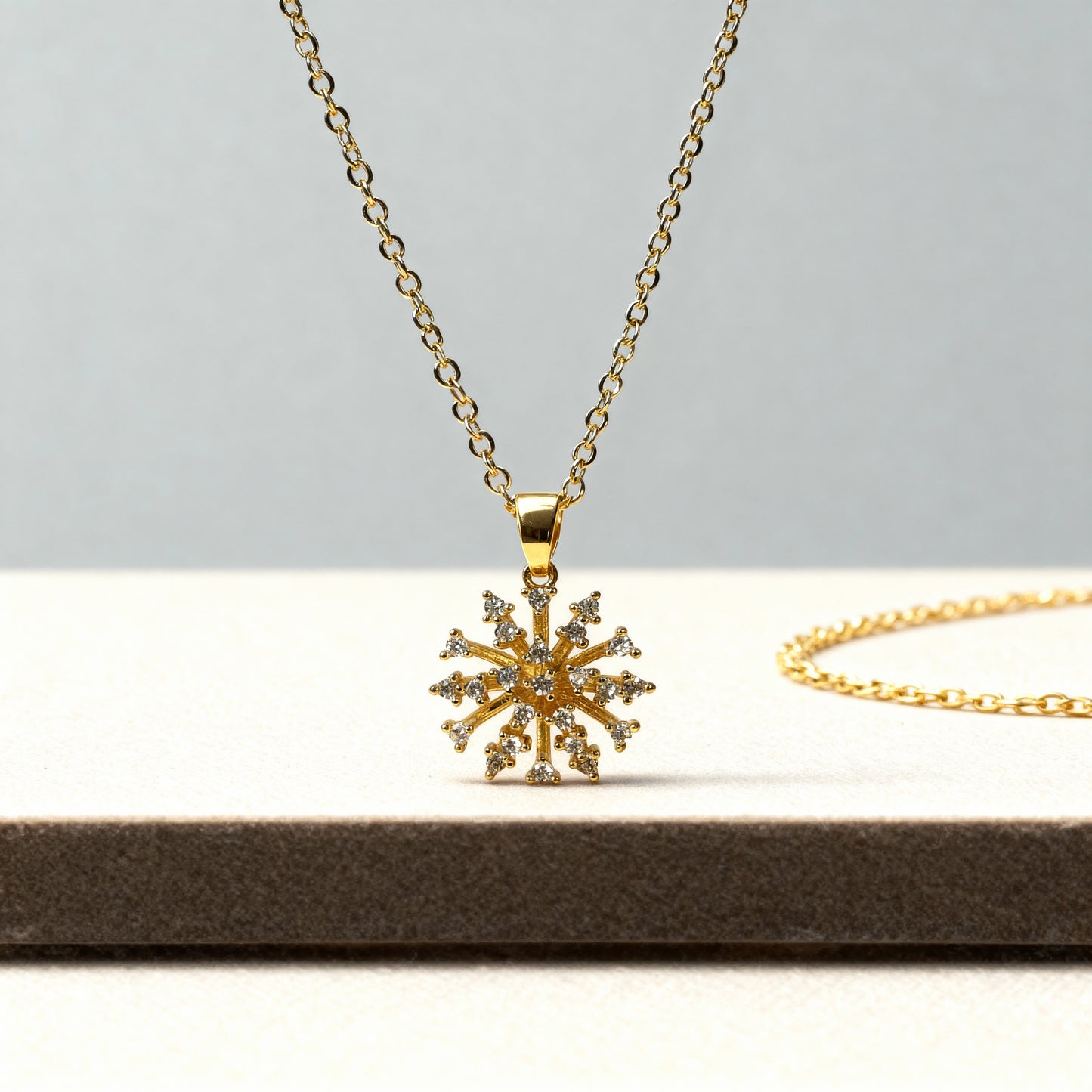 Rohari - The Glimmering Starburst Necklace